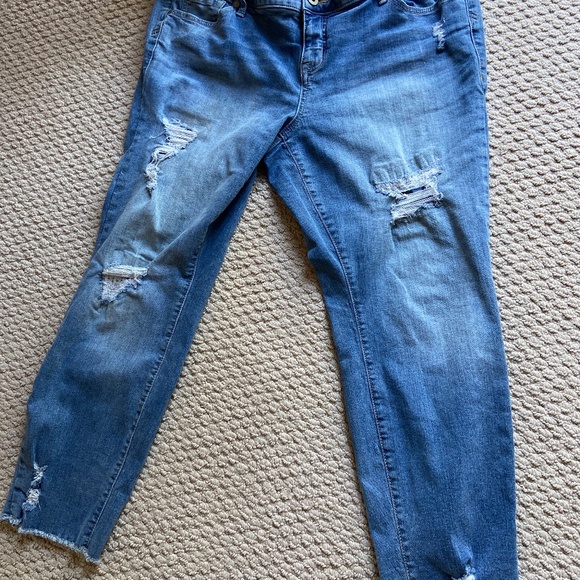 Women's Torrid Distressed Raw Hem Boyfriend Denim Jean size 16 - Picture 1 of 8
